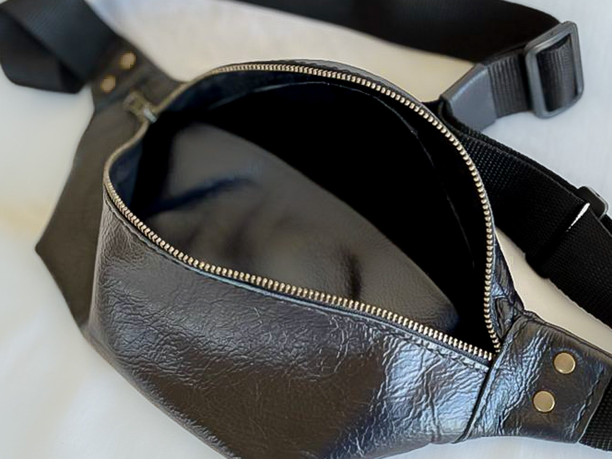 Sanna Leather Handcrafted George Soft Leather Moonbag
