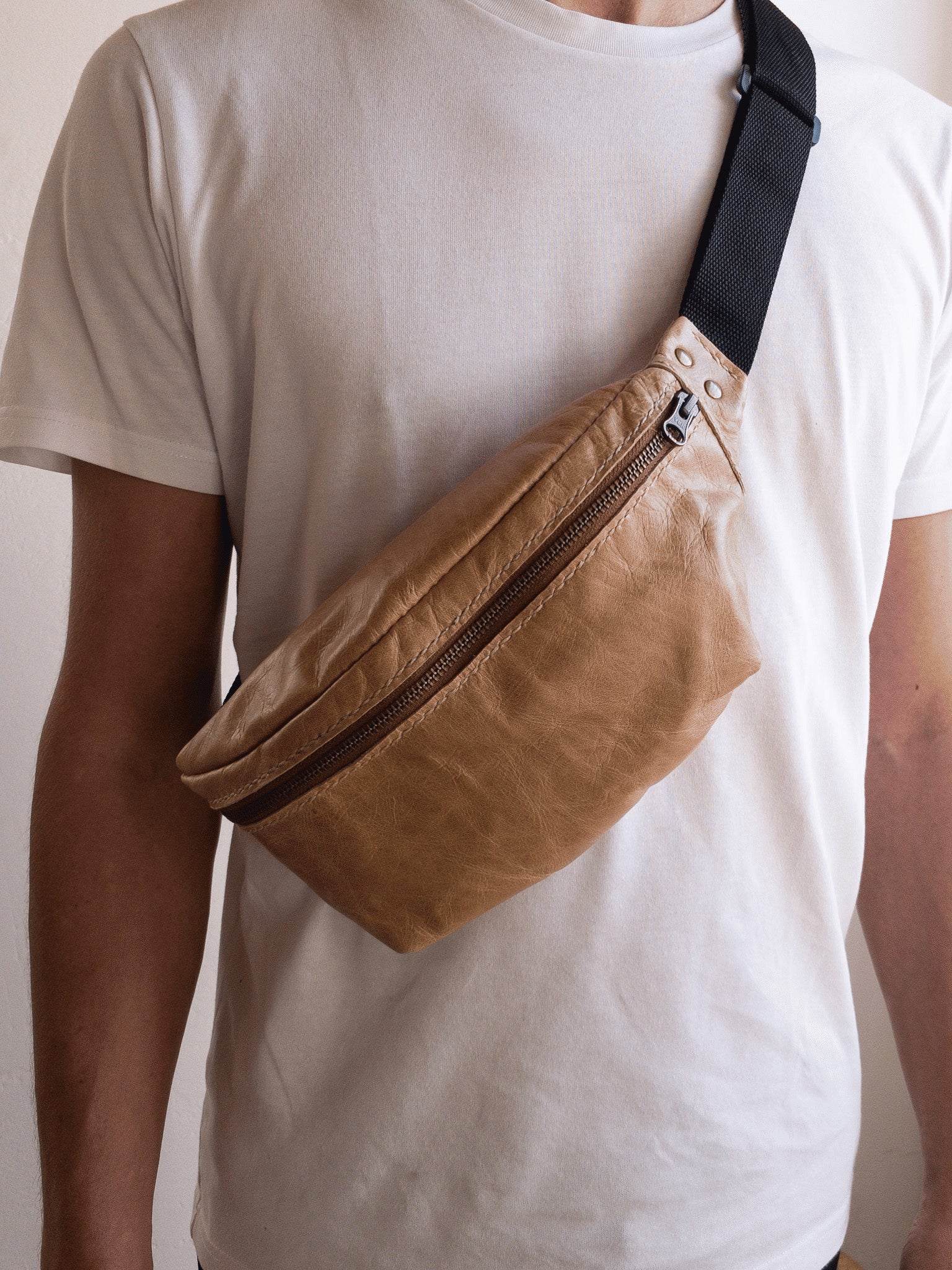 Sanna Leather Handcrafted George Soft Leather Moonbag